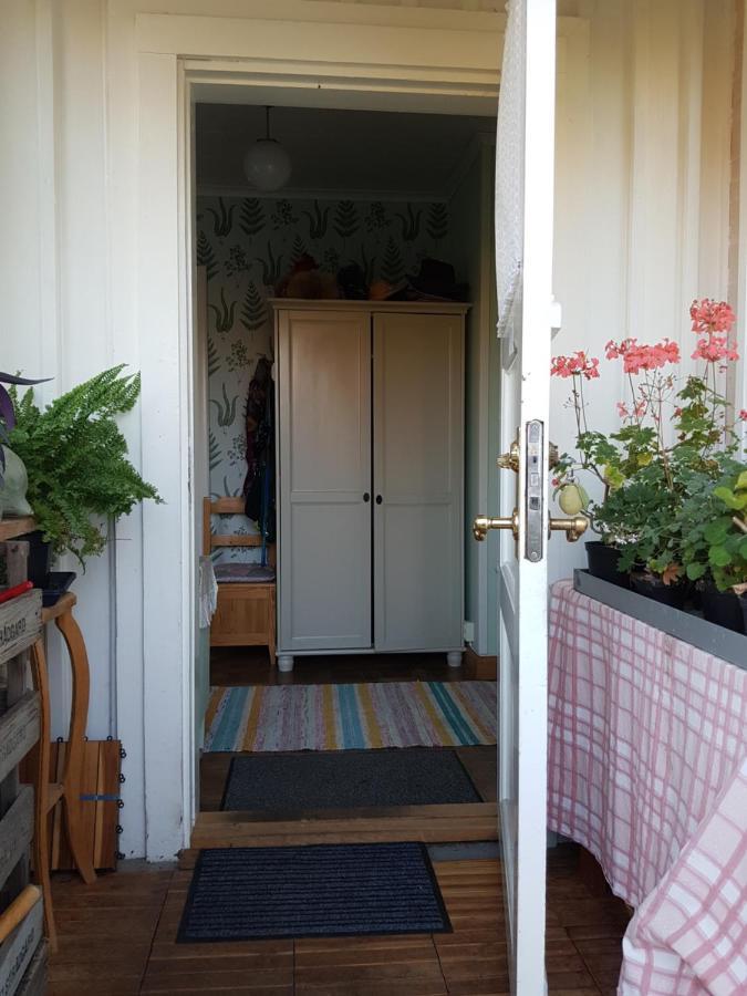 Perenner Pa Bakgarden Bed and Breakfast Motala Exterior foto