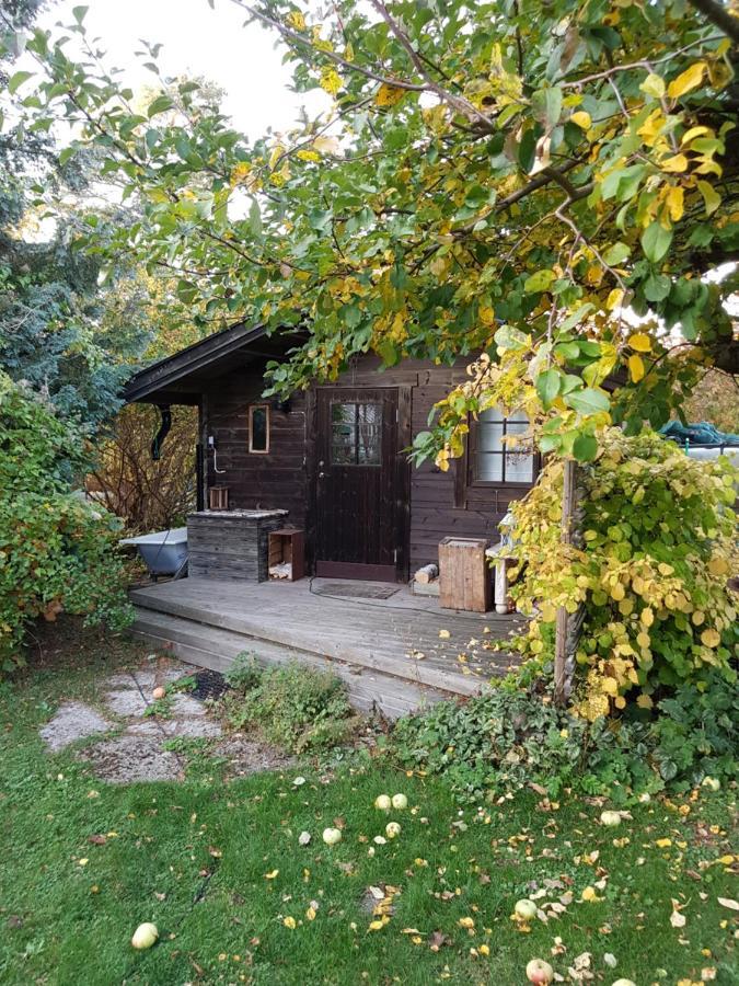 Perenner Pa Bakgarden Bed and Breakfast Motala Exterior foto